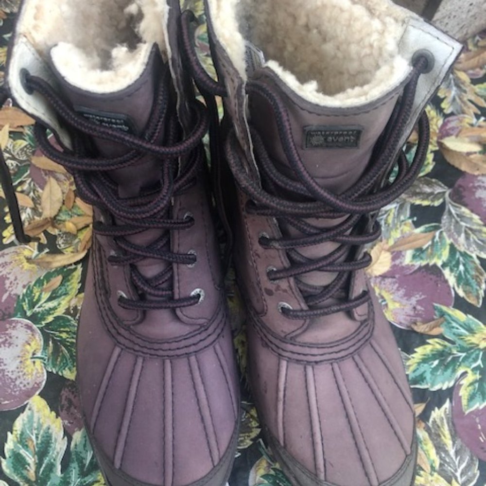 UGG Event S/N 5298 Leather Sheepskin Waterproof Plum Mid Boots USA 7.5